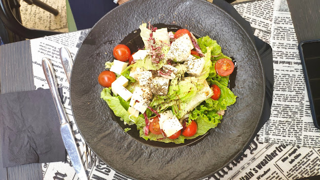 Salata na stolu